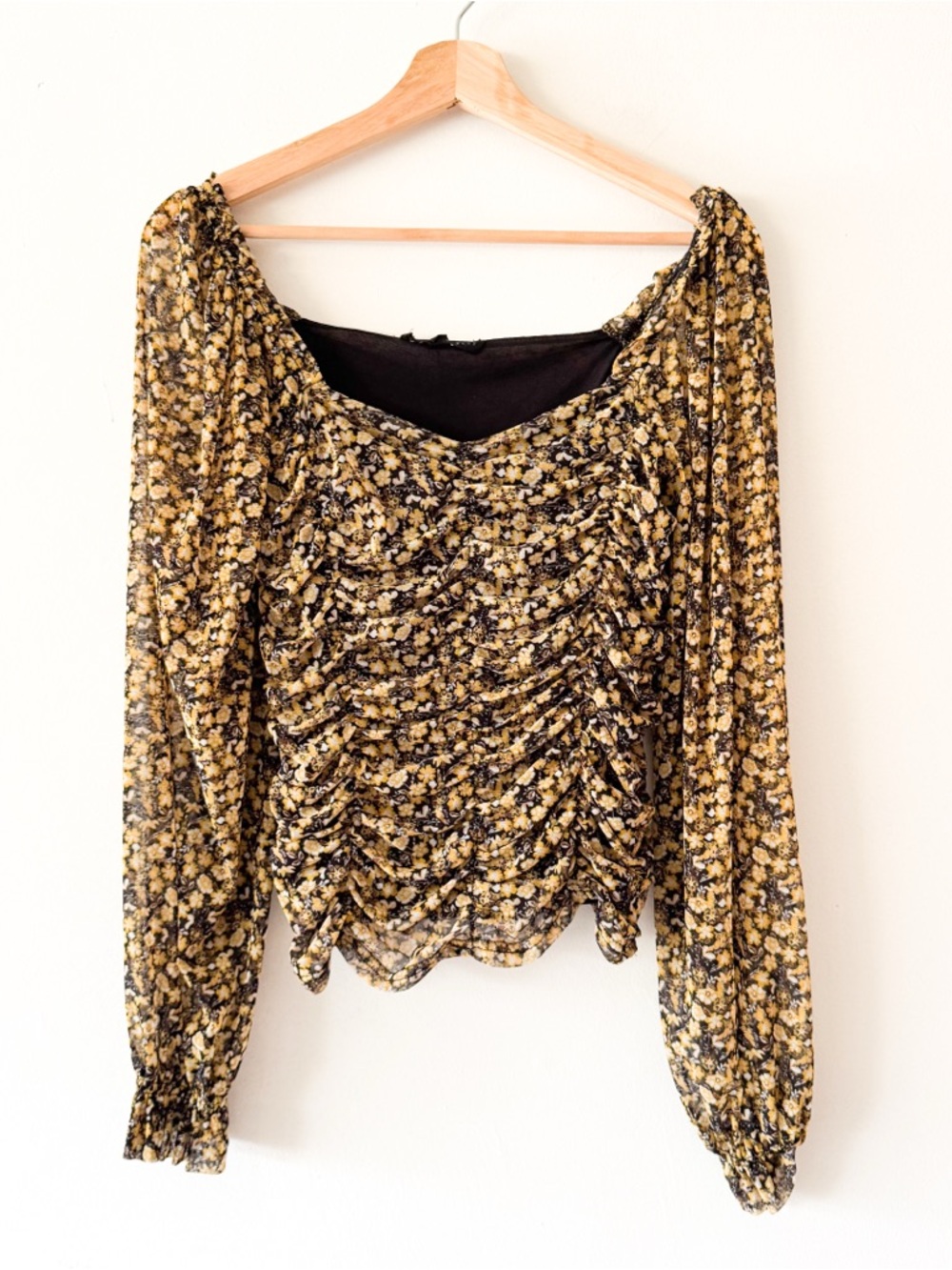 Janeβ + Delancey Black and Yellow Floral Ruched Long-Sleeve Blouse Size M